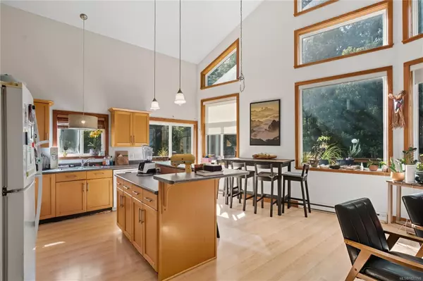 Ucluelet, BC V0R 3A0,978 Peninsula Rd