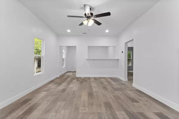 Paris, TX 75460,1017 E Washington Street