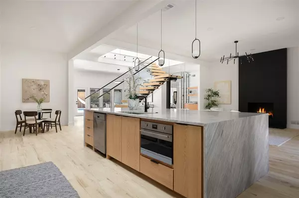 Dallas, TX 75231,9622 Hilldale Drive