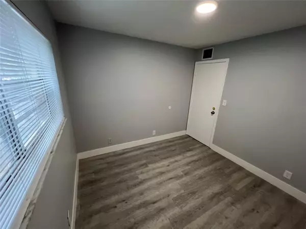 Pembroke Pines, FL 33023,6840 Pembroke Road #118