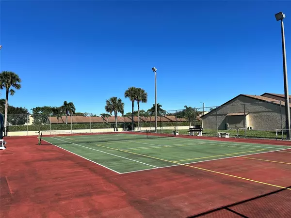 Greenacres, FL 33415,822 Sky Pine Way #E2