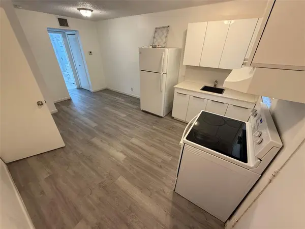 Pembroke Pines, FL 33023,6840 Pembroke Road #110