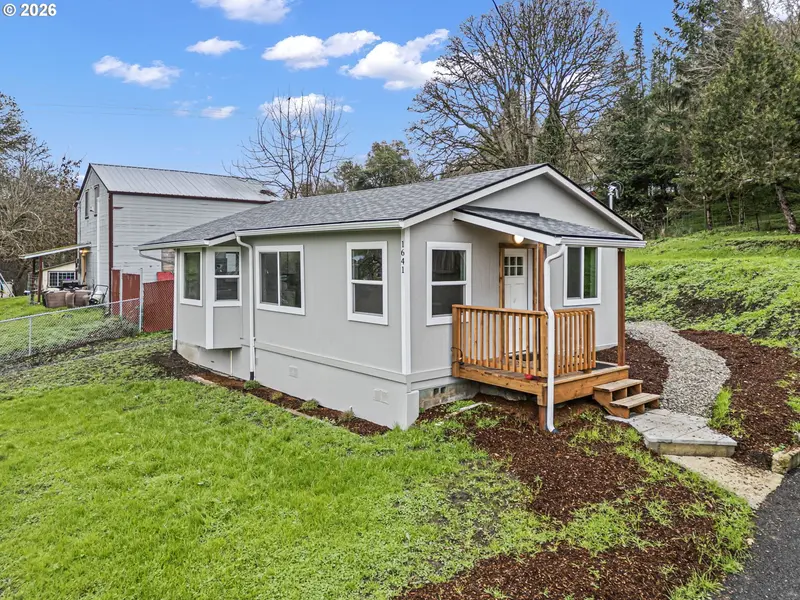 1641 SE MARSTERS AVE, Roseburg, OR 97470