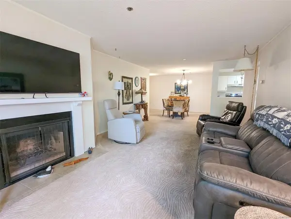 1560 Hillside Ave #309, Victoria, BC V8T 5B8