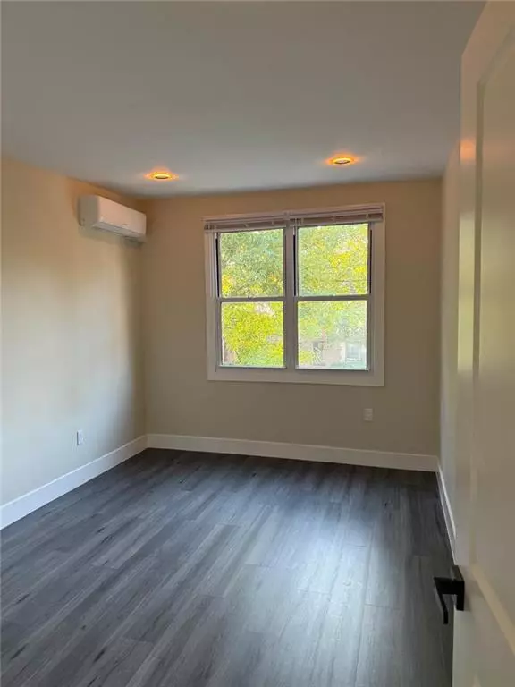 Astoria, NY 11370,19-49 80th ST #2F