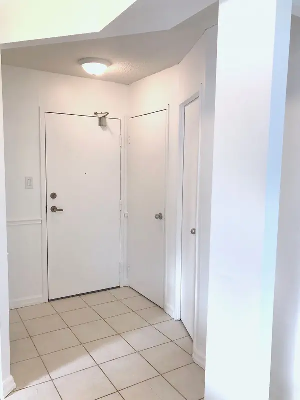 633 Bay ST #511, Toronto C01, ON M5G 2G4