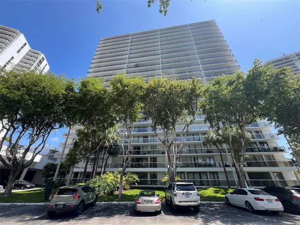 Aventura, FL 33180,3731 N COUNTRY CLUB DR #529