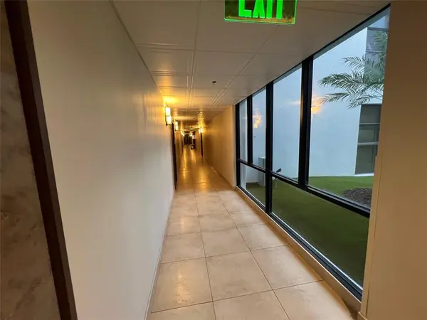 Aventura, FL 33180,3731 N COUNTRY CLUB DR #529