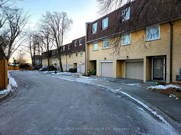 Toronto W06, ON M8W 3B2,92 Twenty Ninth ST #3