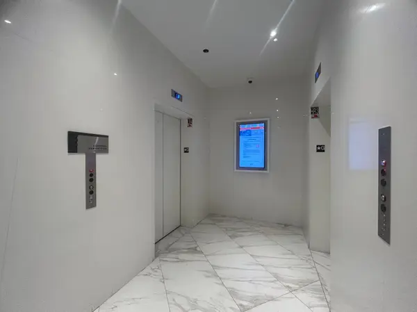 Mississauga, ON L5B 0M3,3900 Confederation Pkwy #1903