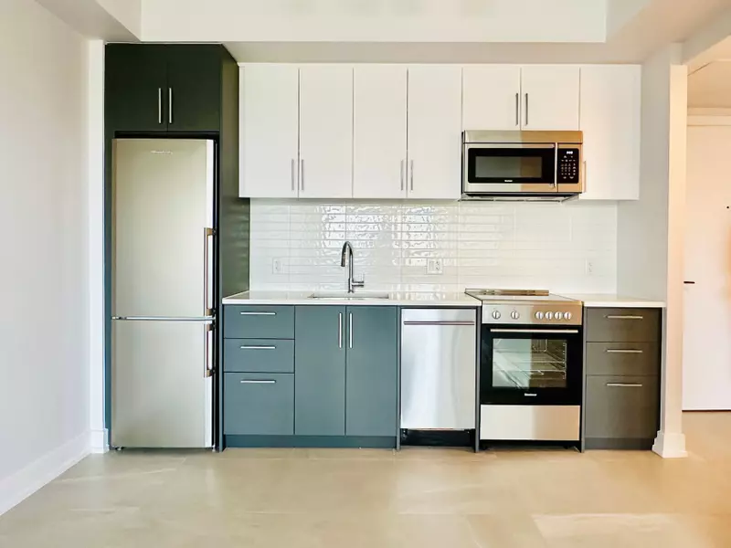 2525 Bathurst ST #1001, Toronto C04, ON M6B 2Y9