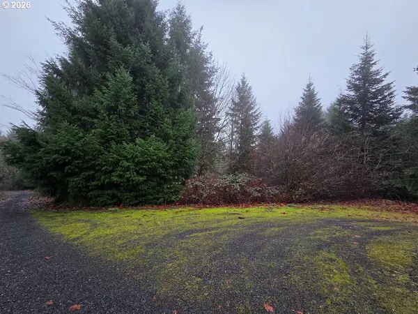 176 White Pine RD, Castle Rock, WA 98611