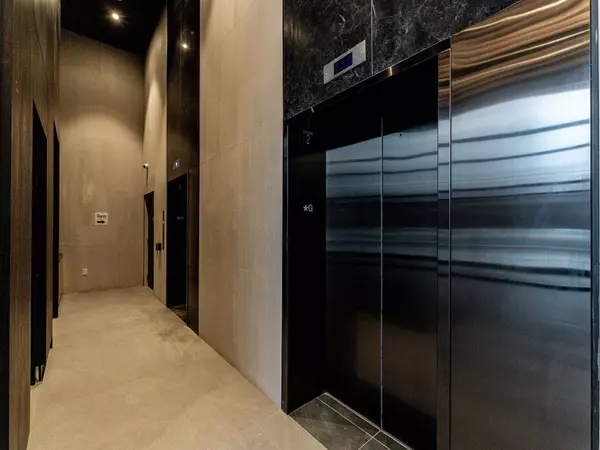 Toronto C01, ON M5T 1W6,195 McCaul ST #313