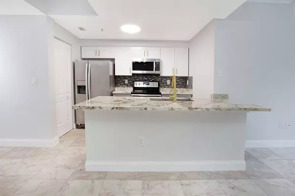 Coral Springs, FL 33067,5860 W Sample Rd #204