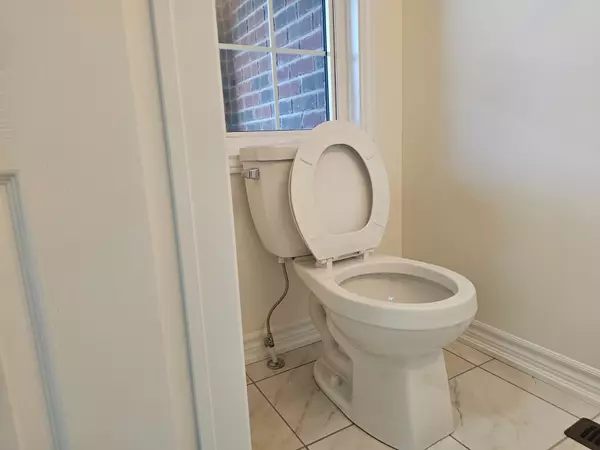 Georgina, ON L0E 1R0,5 Heather Fullerton RD