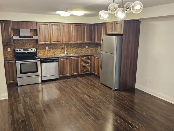 Markham, ON L3T 0B1,318 John ST #125