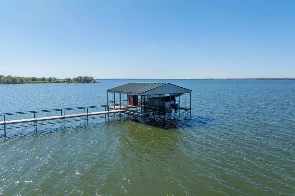 East Tawakoni, TX 75472,949 Little Oaks Drive