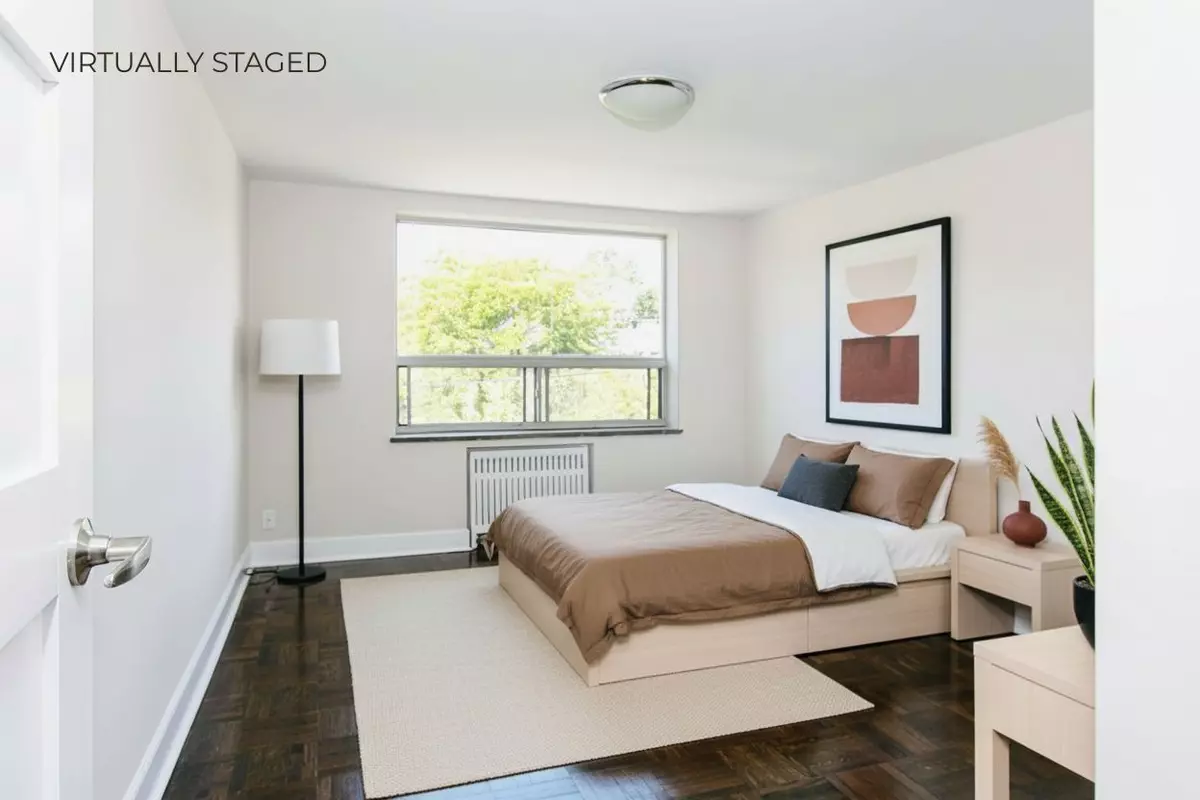 Toronto C03, ON M5P 2K8,990 Avenue RD #206