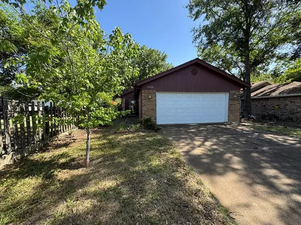 Fort Worth, TX 76112,6928 Van Natta Lane