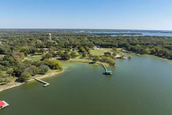 East Tawakoni, TX 75472,949 Little Oaks Drive