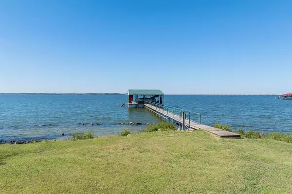 East Tawakoni, TX 75472,949 Little Oaks Drive