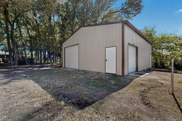 East Tawakoni, TX 75472,949 Little Oaks Drive