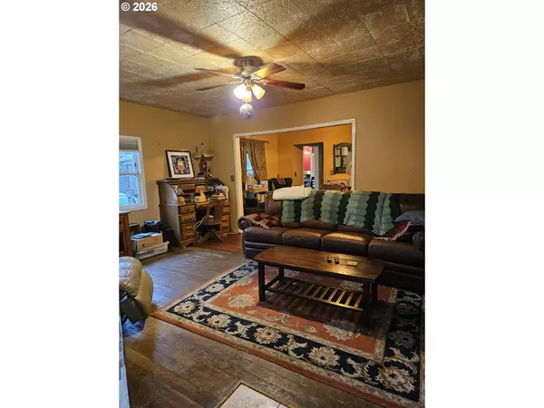 Milwaukie, OR 97222,5808 SE HAZEL PL