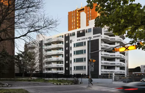 Toronto C02, ON M5R 2W9,11 Walmer RD #403