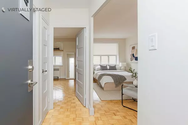 Toronto C11, ON M4G 2Z9,1291 Bayview AVE N #301