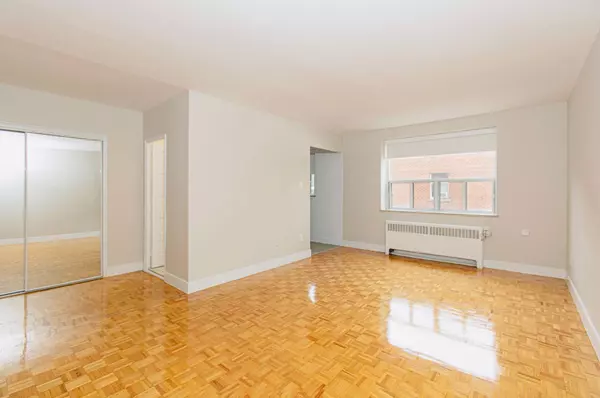 Toronto C11, ON M4G 2Z9,1291 Bayview AVE N #301