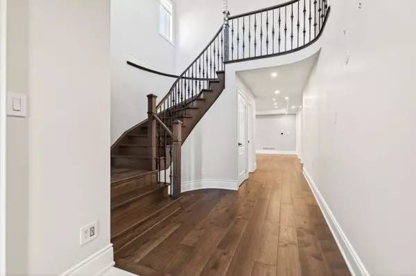 Oakville, ON L6M 0G5,2240 PINE GLEN RD