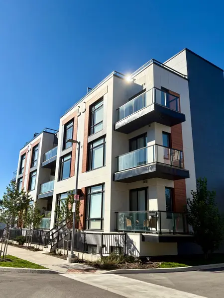 10 Steckley House LN #112, Richmond Hill, ON L4S 0N1