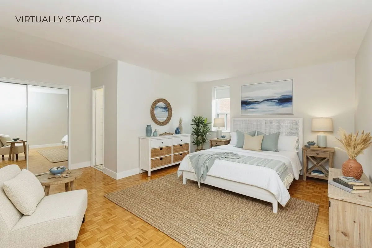 Toronto C11, ON M4G 2Z9,1291 Bayview AVE N #102