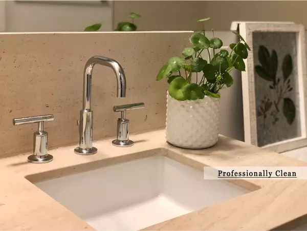 Toronto C08, ON M4Y 0C3,50 Charles ST E #2315