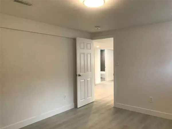 Oshawa, ON L1J 2T5,421 Woodcrest AVE #Lower