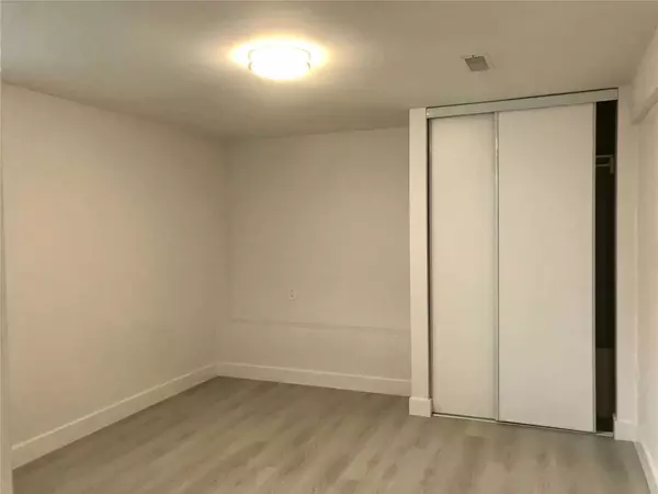 Oshawa, ON L1J 2T5,421 Woodcrest AVE #Lower