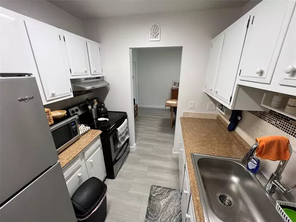 Boca Raton, FL 33486,825 NW 13TH #207