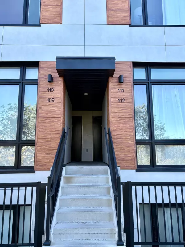 Richmond Hill, ON L4S 0N1,10 Steckley House LN #112