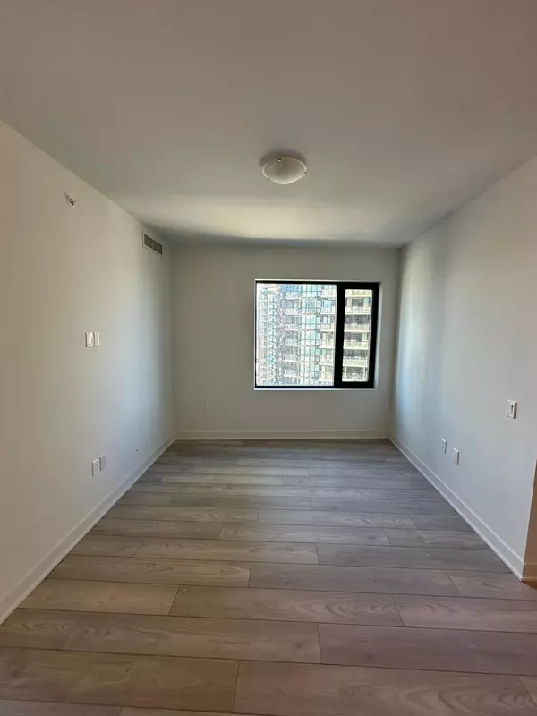 Vaughan, ON L4K 0P4,2920 HIGHWAY 7 RD #1605