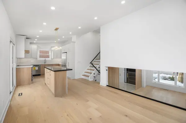 Newmarket, ON L3Y 5W7,124 Kingston RD