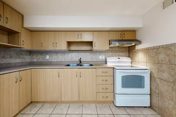 Toronto W03, ON M6E 5A6,43 Alessia CIR