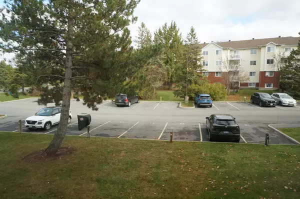 Hunt Club - South Keys And Area, ON K1T 2P4,316 Lorry Greenberg DR #217