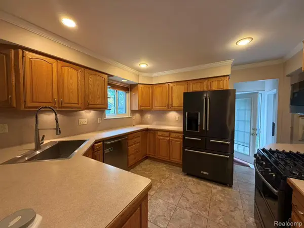 Royal Oak, MI 48073,3245 Parker