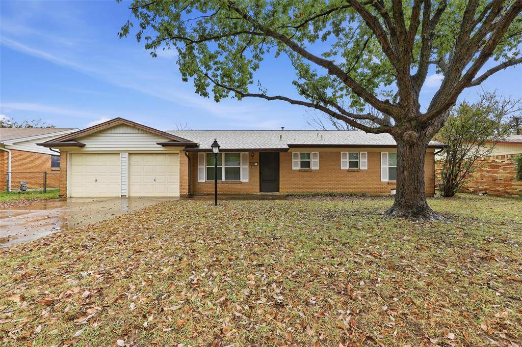 214 Jill Ann Drive, Burleson, TX 76028