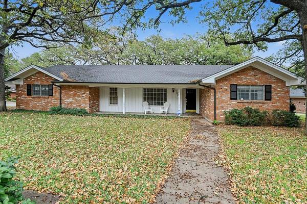 709 W Pleasantview Drive, Hurst, TX 76054