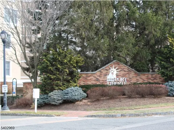 Jersey City, NJ 07305,30 Freedomway #102