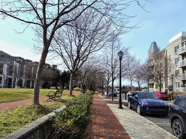 Jersey City, NJ 07305,30 Freedomway #102