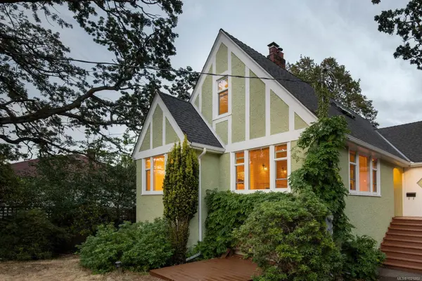 1959 Hampshire Rd, Oak Bay, BC V8R 5T9