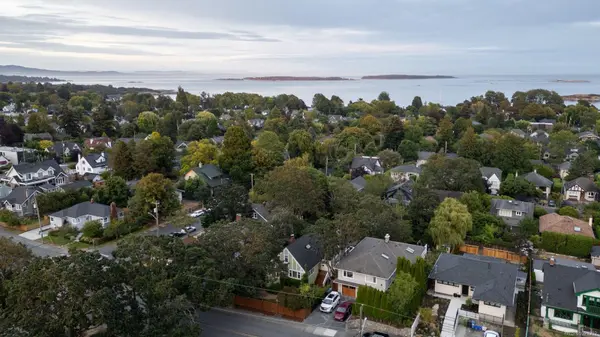 Oak Bay, BC V8R 5T9,1959 Hampshire Rd