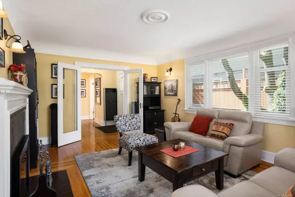 Oak Bay, BC V8R 5T9,1959 Hampshire Rd